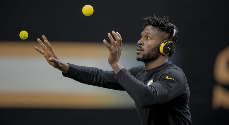 Pittsburgh Steelers wide receiver Antonio Brown prior to kickoff against the New Orleans Saints at the Mercedes-Benz Superdome.