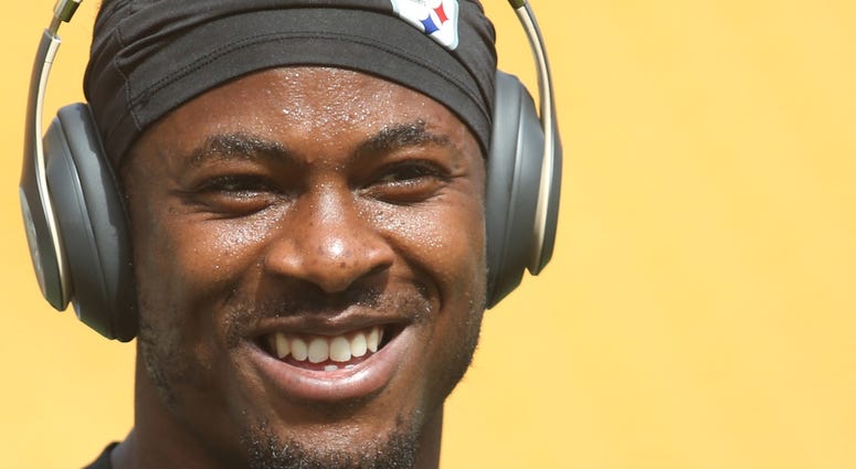 Pittsburgh Steelers cornerback Artie Burns (25) looks on during warm-ups before playing the Kansas City Chiefs at Heinz Field. The Chiefs won 42-37.