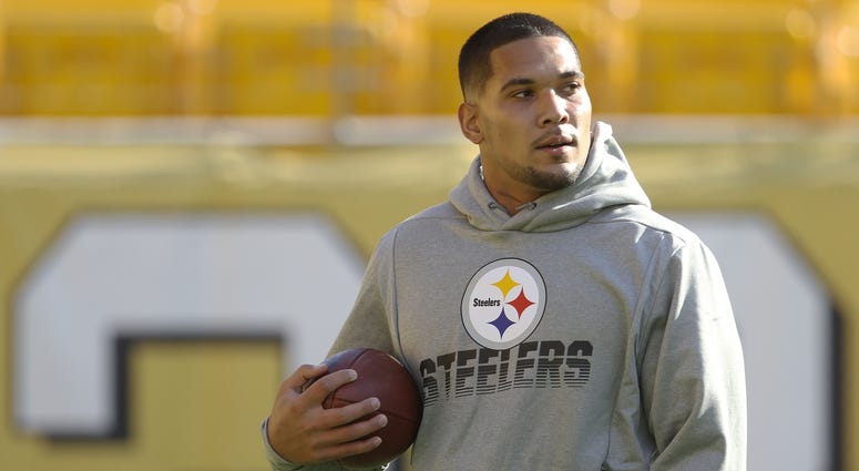 Pittsburgh Steelers running back James Conner (30) warms up before playing the Los Angeles Rams at Heinz Field.