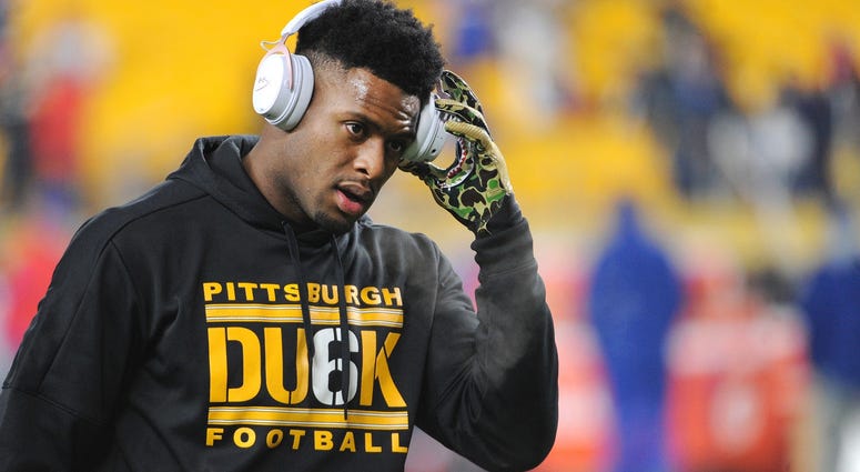 Pittsburgh Steelers wide receiver JuJu Smith-Schuster warms up before playing the Buffalo Bills at Heinz Field.