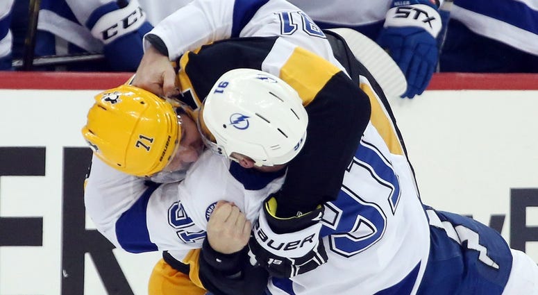 Pittsburgh Penguins center Evgeni Malkin (71) and Tampa Bay Lightning center Steven Stamkos (91) fight during the third period at PPG PAINTS Arena. Pittsburgh won 4-2.