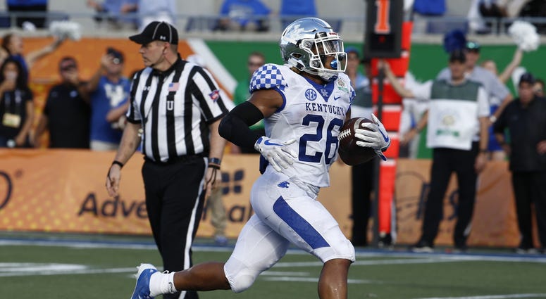 Kentucky Wildcats running back Benny Snell Jr. (26) runs in for the score against the Penn State Nittany Lions during the second half in the 2019 Citrus Bowl at Camping World Stadium.