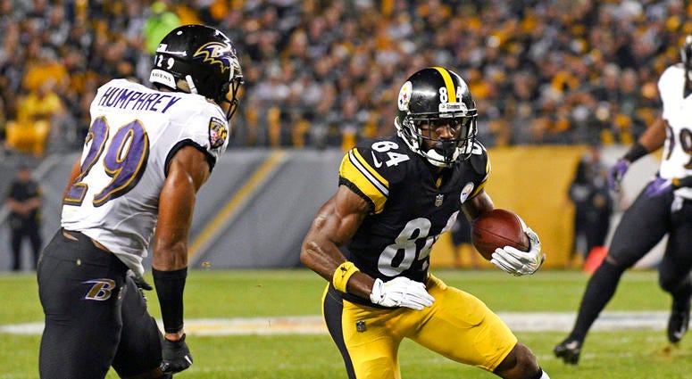 Pittsburgh Steelers wide receiver Antonio Brown (84) runs after taking a pass from quarterback Ben Roethlisberger during the first half of an NFL football game with Baltimore Ravens DO NOT USE