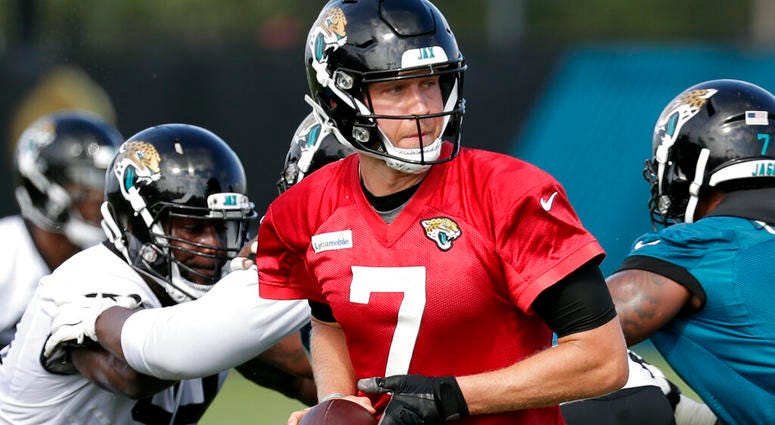 Jacksonville Jaguars quarterback Nick Foles (7) looks to hand off the ball to a running back during the NFL football team's practice in Jacksonville, Fla. AP DO NOT USE
