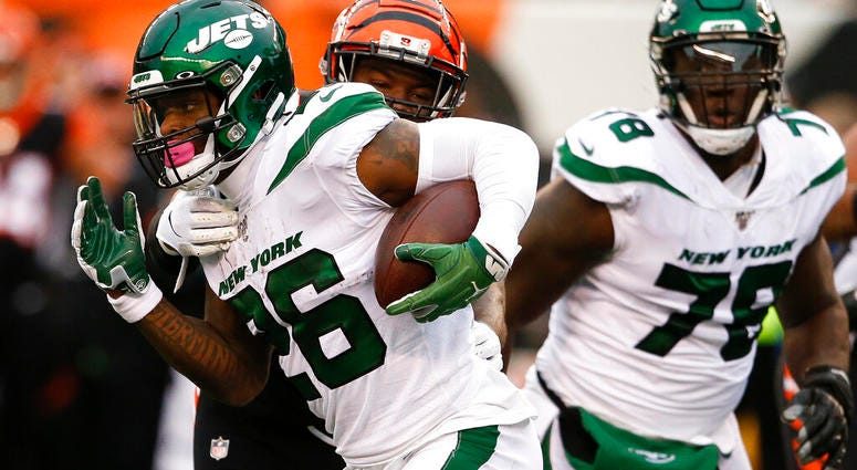 New York Jets running back Le'Veon Bell (26) runs the ball against Cincinnati Bengals linebacker Germaine Pratt, center, during the first half of an NFL football game, Sunday, Dec. 1, 2019, in Cincinnati. New York Jets running back Le'Veon Bell (26) runs the ball against Cincinnati Bengals linebacker Germaine Pratt, center, during the first half of an NFL football game, Sunday, Dec. 1, 2019, in Cincinnati.