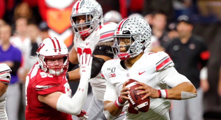 Justin Fields scrambling to find an open receiver Justin Fields