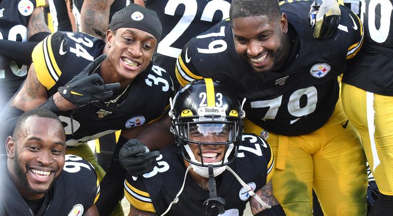 Steelers defense celebrating