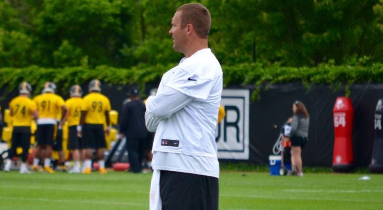 Ben Roethlisberger watches at OTAs on June 6