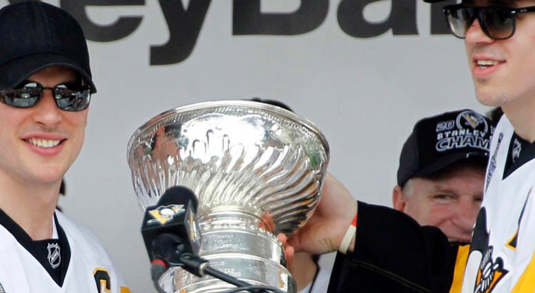 Sidney Crosby And Evgeni Malkin Show Off The Stanley Cup Sidney Crosby And Evgeni Malkin Show Off The Stanley Cup