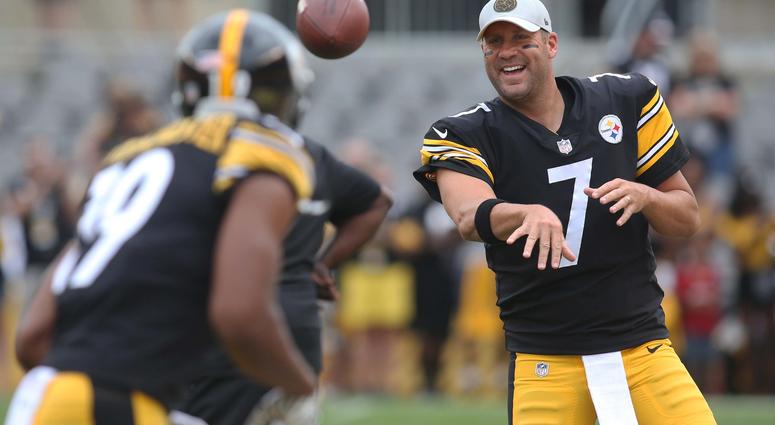 Pittsburgh Steelers quarterback Ben Roethlisberger (7) and wide receiver JuJu Smith-Schuster (19) warm up before playing the Tennessee Titans Pittsburgh Steelers quarterback Ben Roethlisberger (7) and wide receiver JuJu Smith-Schuster (19) warm up before playing the Tennessee Titans