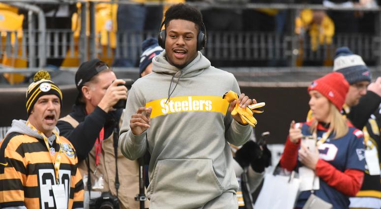 receiver JuJu Smith-Schuster (19) warms-up before playing the New England Patriots at Heinz Field.