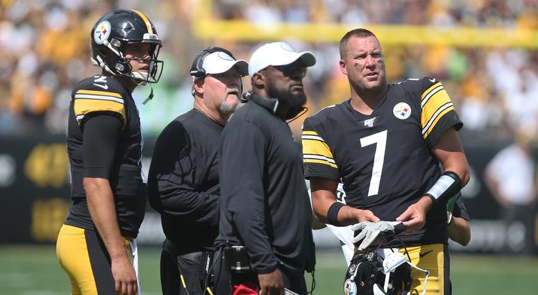Pittsburgh Steelers quarterback Mason Rudolph and offensive coordinator Randy Fichtner and head coach Mike Tomlin and quarterback Ben Roethlisberger watch a scoreboard replay Pittsburgh Steelers quarterback Mason Rudolph and offensive coordinator Randy Fichtner and head coach Mike Tomlin and quarterback Ben Roethlisberger watch a scoreboard replay