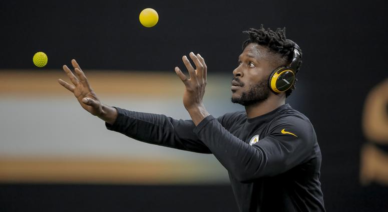 Pittsburgh Steelers wide receiver Antonio Brown prior to kickoff against the New Orleans Saints at the Mercedes-Benz Superdome.