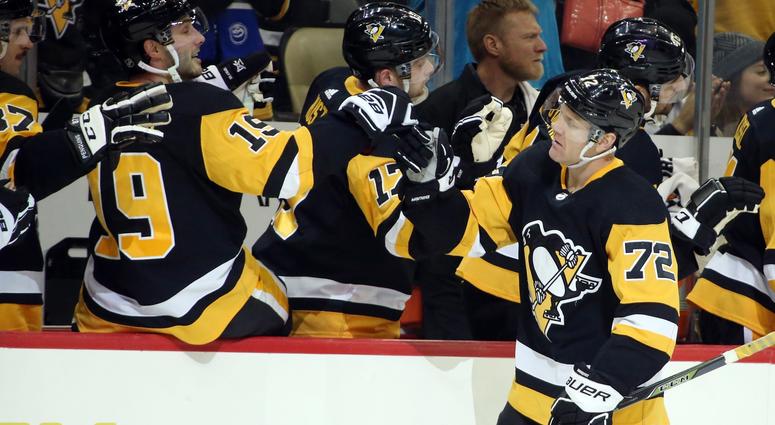 Pittsburgh Penguins right wing Patric Hornqvist (72) celebrate his goal with the Penguins bench against the Colorado Avalanche during the third period at PPG PAINTS Arena. Pittsburgh won 6-3.
