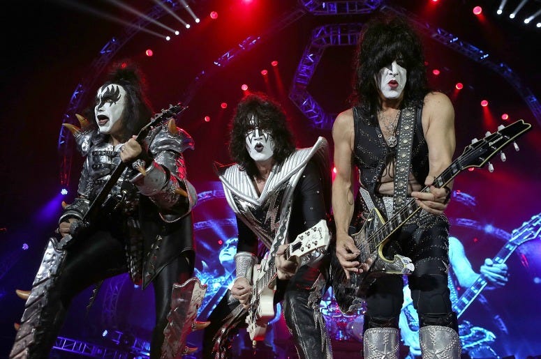 KISS KISS