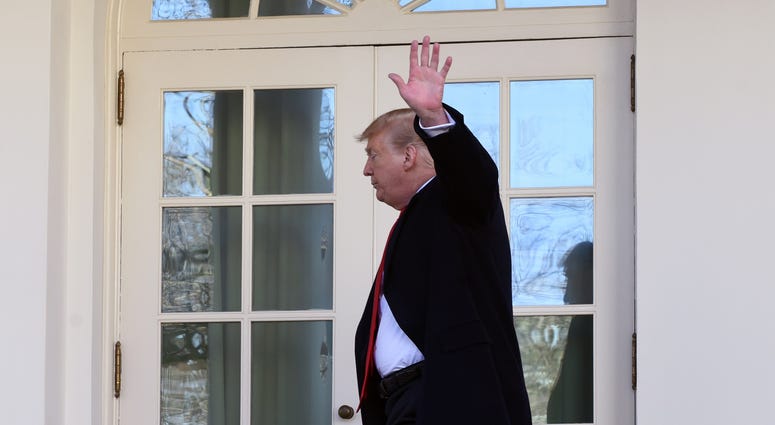 Trump Wave © Sipa USA.jpg