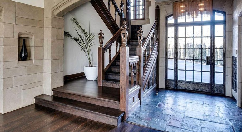 Brett Hull mansion in Clayton