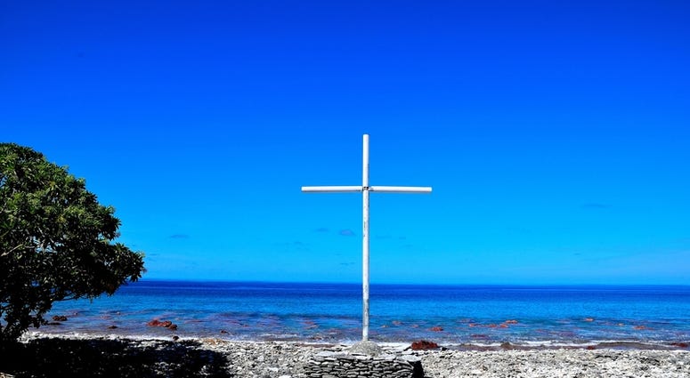 Cross mounted along the beach