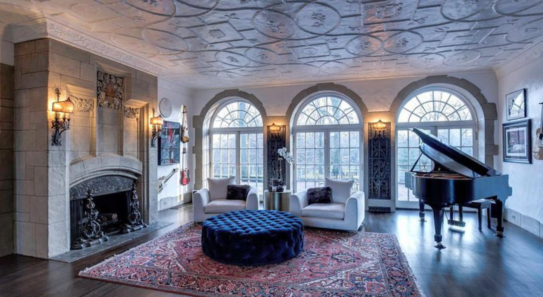 Brett Hull mansion in Clayton
