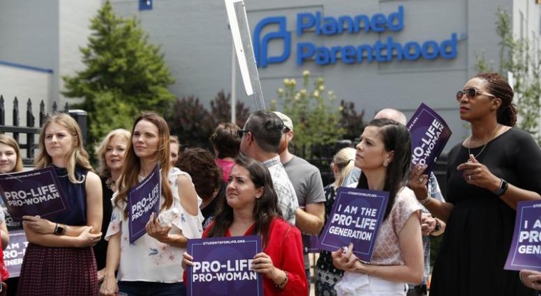 Planned Parenthood prolife protestors