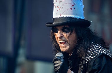 Alice Cooper, Classic Rock, KGON-FM