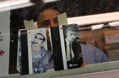 David Bowie, Classic Rock, Icons