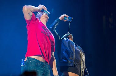 luke bryan shotguns beer