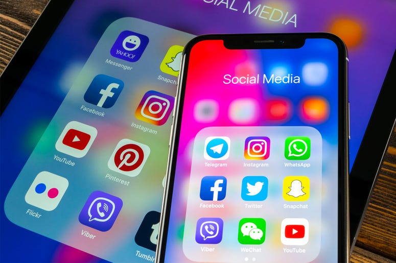 Social Media Apps Apple iPad and iPhone X with icons of social media facebook, instagram, twitter, snapchat application on screen. Social media icon.