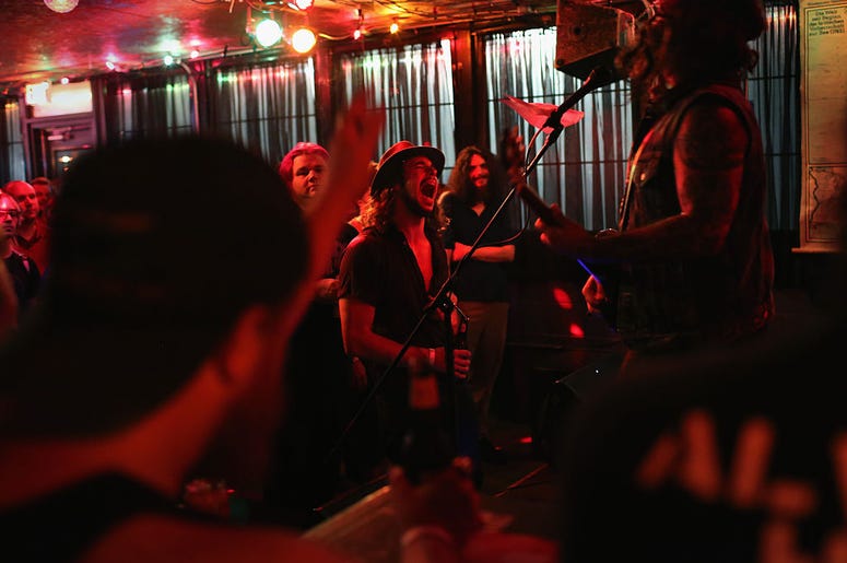 Band in club Band in club