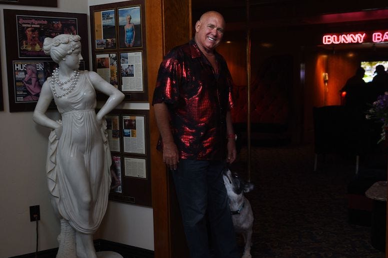Dennis Hof, Bunny Ranch, Hallway, Statue Dennis Hof, Bunny Ranch, Hallway, Statue
