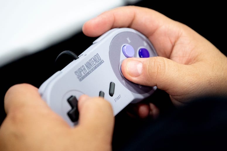 Super Nintendo, Video Game, Controller, Hands, Fanboy Expo, 2019 Super Nintendo, Video Game, Controller, Hands, Fanboy Expo, 2019