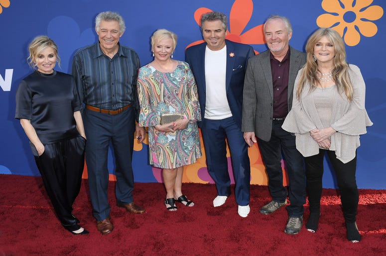 THE BRADY BUNCH Cast - Maureen McCormick, Barry Williams, Eve Plumb, Mike Lookinland and Susan Olsen THE BRADY BUNCH Cast - Maureen McCormick, Barry Williams, Eve Plumb, Mike Lookinland and Susan Olsen