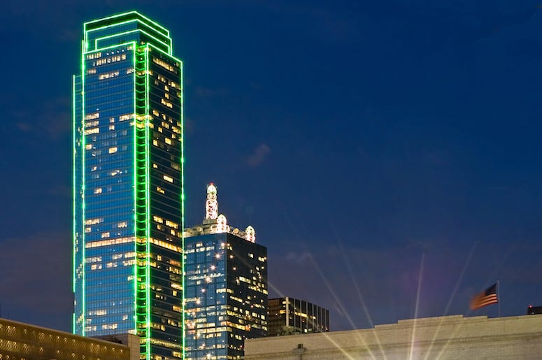 Control The Lights Of The Bank Of America Plaza Building 100 3