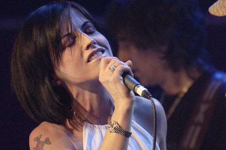 Dolores O'Riordan, The Cranberries, Singing, Concert, 2004 Dolores O'Riordan, The Cranberries, Singing, Concert, 2004