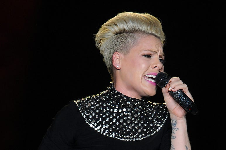 P!nk, Singing, Concert, Live, Microphone, Isolated, Black Background, 2013 P!nk, Singing, Concert, Live, Microphone, Isolated, Black Background, 2013