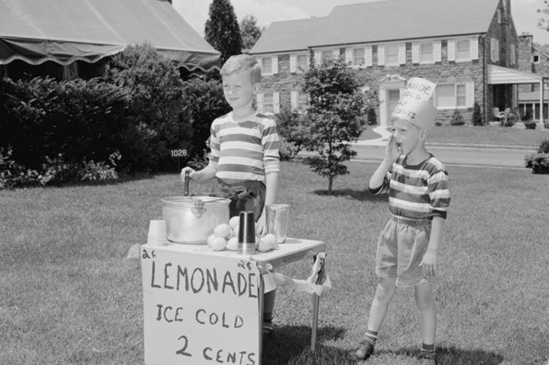 Ice Cold Lemonade Stand