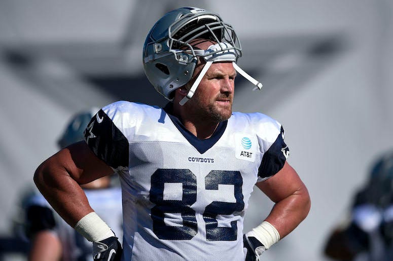 Jason Witten, Dallas Cowboys, Sweaty, Helmet, Training Camp, Oxnard, 2019 Jason Witten, Dallas Cowboys, Sweaty, Helmet, Training Camp, Oxnard, 2019