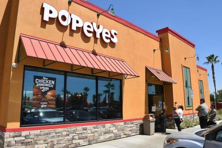 Popeyes, Restaurant, Customers, Line, Chicken Sandwich, 2019 Popeyes, Restaurant, Customers, Line, Chicken Sandwich, 2019