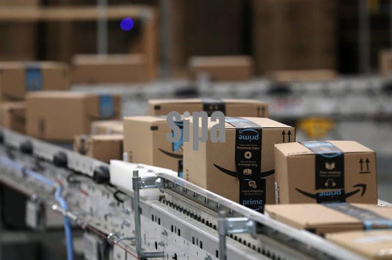 Amazon, Packages, Conveyor Belt, Warehouse Amazon, Packages, Conveyor Belt, Warehouse