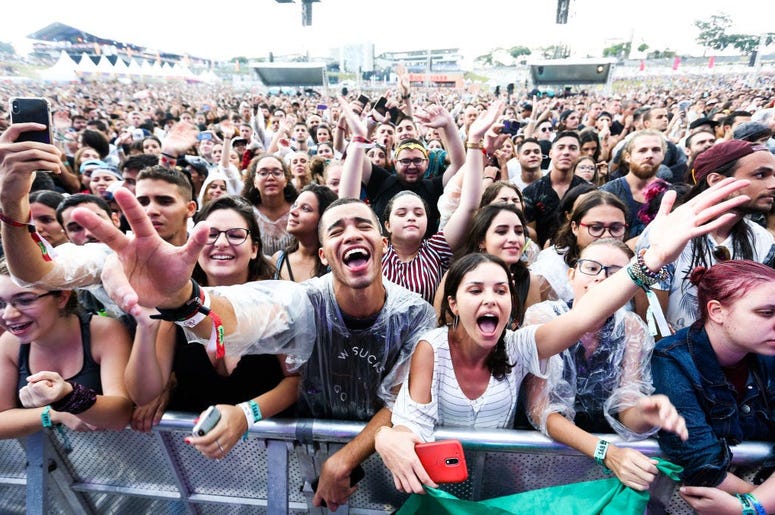 Concert Crowd General view of the audience as Snow Patrol performs during Lollapalooza Sao Paulo 2019 Day 2 on April 06, 2019 in Sao Paulo, Brazil. (Photo by Alexandre Schneider/Getty Images)