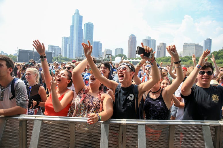 Lollapalooza Members of the audience watch Con Brio perform during day two of Lollapalooza in Grant Park Friday, July 29, 2016, in Chicago. (Photo by Armando L. Sanchez/Chicago Tribune/TNS)