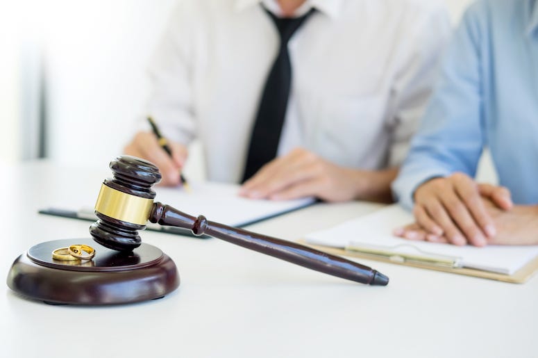 Couple, Angry, Divorce, Proceedings, Lawyer, Gavel, Marriage Couple, Angry, Divorce, Proceedings, Lawyer, Gavel, Marriage