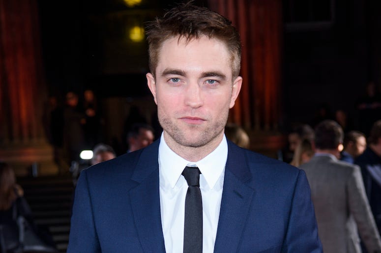 Robert Pattinson, Red Carpet, Pronounced Jaw, Blue Suit, 2017 Robert Pattinson, Red Carpet, Pronounced Jaw, Blue Suit, 2017