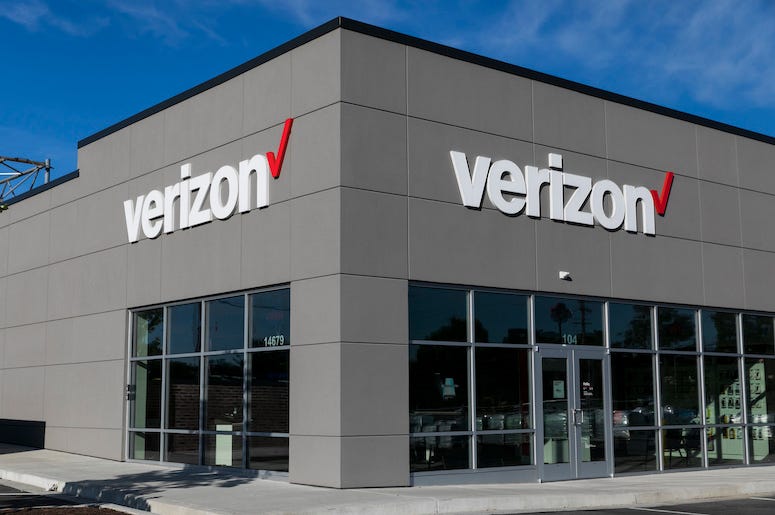 Verizon, Store, Exterior, Martinsburg, West Virginia, 2019 Verizon, Store, Exterior, Martinsburg, West Virginia, 2019