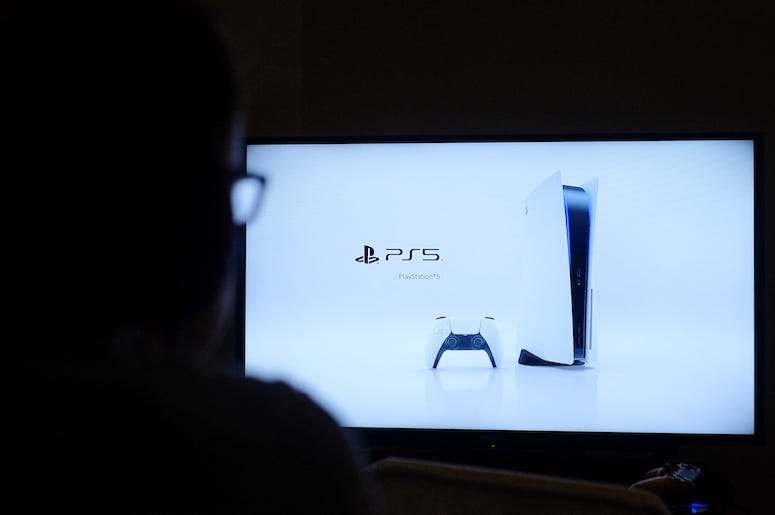 Playstation 5, PS5, Livestream, Man Watching, Glasses Playstation 5, PS5, Livestream, Man Watching, Glasses