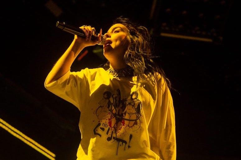 Billie Eilish, Concert, Ascend Amphitheater, Yellow Light, 2019 Billie Eilish, Concert, Ascend Amphitheater, Yellow Light, 2019
