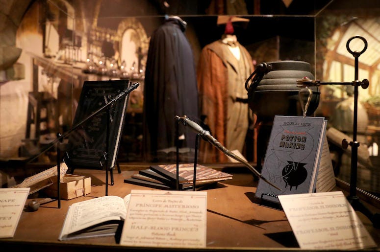 Harry Potter, Museum, Display, Robes, Harry Potter: The Exhibition Harry Potter, Museum, Display, Robes, Harry Potter: The Exhibition
