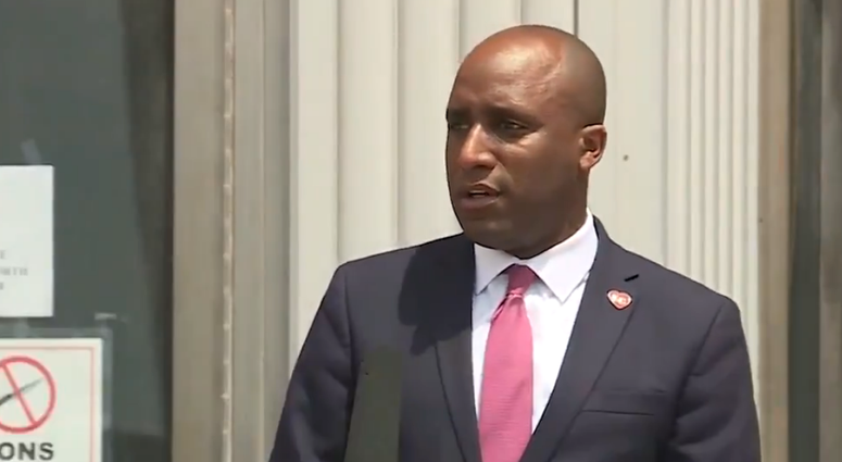 A screenshot of Mayor Quinton Lucas announcing a curfew for KCMO for Sunday night, May 31st