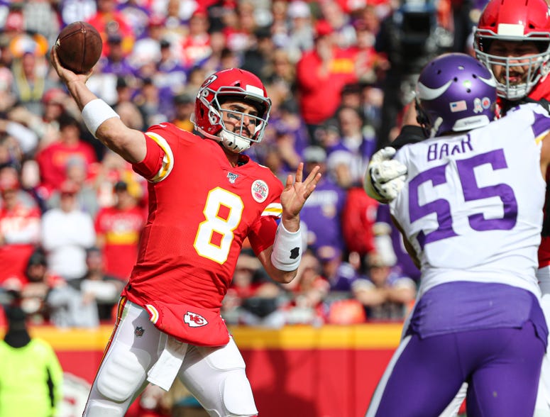 Nov 3, 2019; Kansas City, MO, USA; Kansas City Chiefs quarterback Matt Moore (8) throws a pass against the Minnesota Vikings during the first half at Arrowhead Stadium. Jay Biggerstaff-USA TODAY Sports Nov 3, 2019; Kansas City, MO, USA; Kansas City Chiefs quarterback Matt Moore (8) throws a pass against the Minnesota Vikings during the first half at Arrowhead Stadium. Jay Biggerstaff-USA TODAY Sports