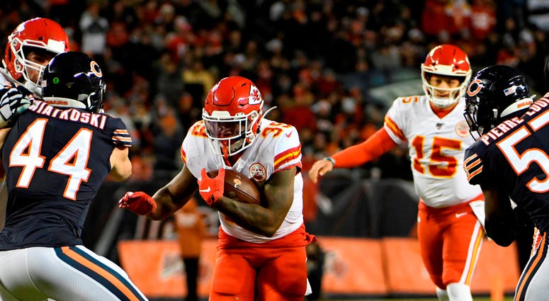 Dec 22, 2019; Chicago, Illinois, USA; Kansas City Chiefs running back Spencer Ware (39) runs against the Chicago Bears during the first half at Soldier Field. Mandatory Credit: David Banks-USA TODAY Sports Dec 22, 2019; Chicago, Illinois, USA; Kansas City Chiefs running back Spencer Ware (39) runs against the Chicago Bears during the first half at Soldier Field. Mandatory Credit: David Banks-USA TODAY Sports